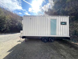 事例紹介|オフグリッドコンテナトレーラーハウス|トイレ・シャワールーム仕様