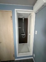 事例紹介|オフグリッドコンテナトレーラーハウス|トイレ・シャワールーム仕様