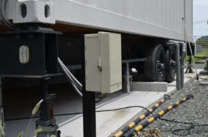 事例紹介|コンテナトレーラーハウス|ジラフクレープ