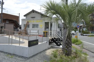 事例紹介|コンテナトレーラーハウス|ジラフクレープ